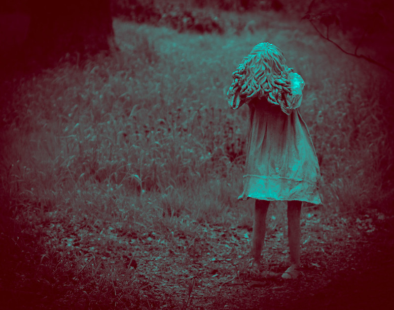 Picture of a sculpture of a crying girl.